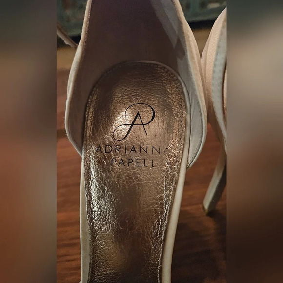 ADRIANNA PAPELL Satin crystal embellished stilettos In White. Size 7 - Picture 10 of 12